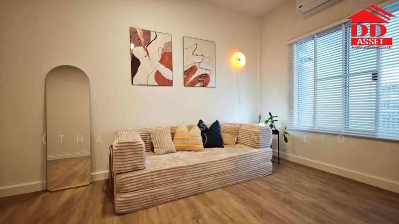 ให้เช่า ทาวน์เฮ้าส์ 2 ชั้น รีโนเวทใหม่ โชคชัย 4 ซอย 38 หลังมุม Fully Furnished ลาดพร้าว, กรุงเทพ, ลาดพร้าว, ลาดพร้าว, กรุงเทพ, 95 ตร.ม., ทาวน์เฮ้าส์ ให้เช่า, โดย DD Asset (Thailand) Co.,Ltd, 500208749 - DDproperty.com