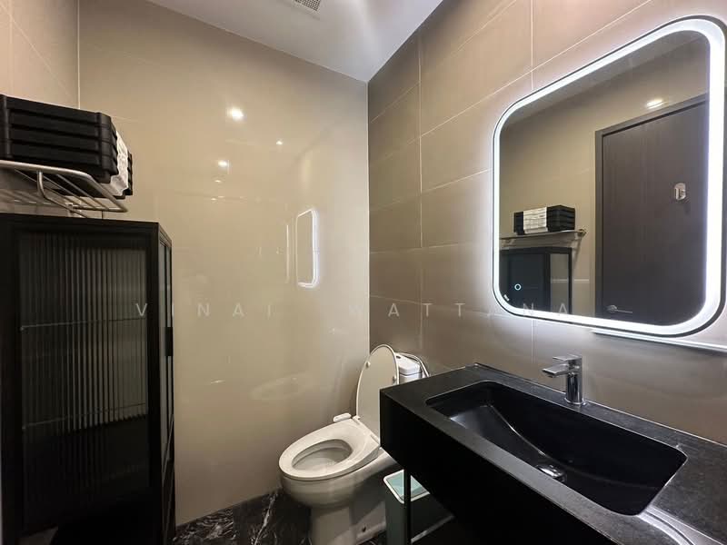 The Edge Sukhumvit 23, Bangkok, 6 Soi Sukhumvit 23, Khlongtoei Nua, Watthana, Bangkok, 2 Bedrooms, 62 sqm, Condo For Rent, by Vinai Wattana, 500208855 - DDproperty.com