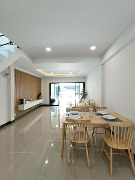 Baan Manorom 4 Leab Klong 2 : บ้านมโนรมย์ 4 เลียบคลองสอง, กรุงเทพ, ซอย เลียบคลองสอง 19, สามวาตะวันตก, คลองสามวา, กรุงเทพ, 80 ตร.ม., ทาวน์เฮ้าส์ ขาย, โดย นภัสศรณ์ วงศ์สินไทยกร (นันท์), 500208858 - DDproperty.com