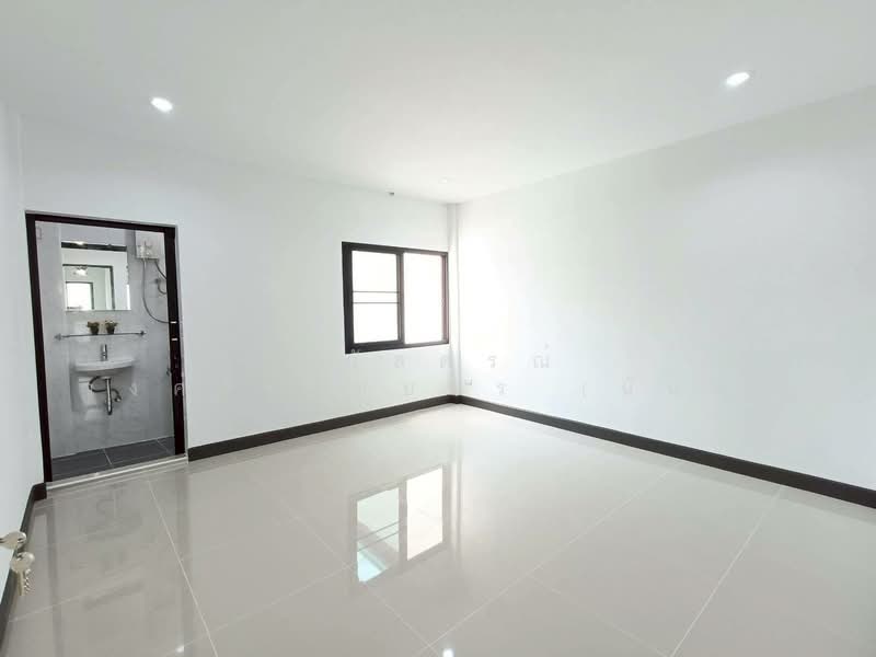 Baan Manorom 4 Leab Klong 2 : บ้านมโนรมย์ 4 เลียบคลองสอง, กรุงเทพ, ซอย เลียบคลองสอง 19, สามวาตะวันตก, คลองสามวา, กรุงเทพ, 80 ตร.ม., ทาวน์เฮ้าส์ ขาย, โดย นภัสศรณ์ วงศ์สินไทยกร (นันท์), 500208858 - DDproperty.com