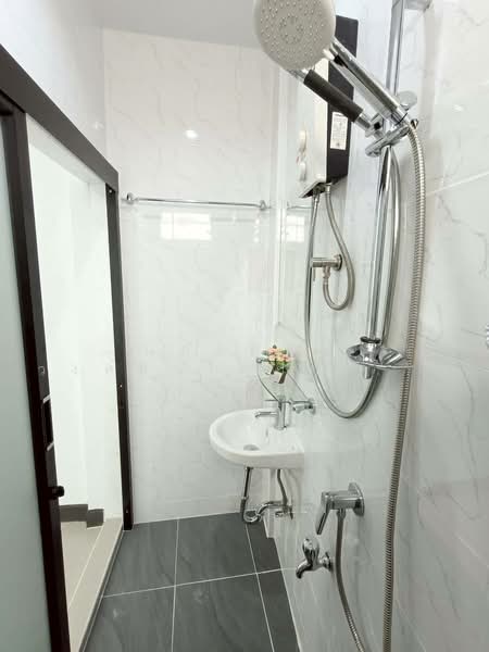 Baan Manorom 4 Leab Klong 2 : บ้านมโนรมย์ 4 เลียบคลองสอง, กรุงเทพ, ซอย เลียบคลองสอง 19, สามวาตะวันตก, คลองสามวา, กรุงเทพ, 80 ตร.ม., ทาวน์เฮ้าส์ ขาย, โดย นภัสศรณ์ วงศ์สินไทยกร (นันท์), 500208858 - DDproperty.com