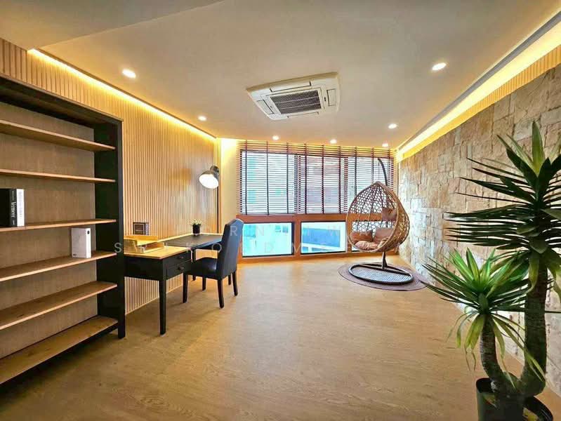 President Park Sukhumvit 24, Bangkok, 99 Sukhumvit 24 Alley, Khlongtoei Nua, Watthana, Bangkok, 3 Bedrooms, 223 sqm, Condo For Rent, by Porntiwa Srikoedmeesak, 500208881 - DDproperty.com