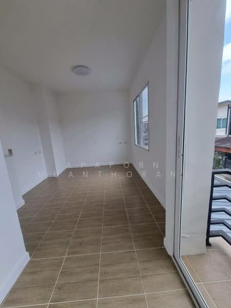 ขายบ้านทาวน์โฮม หมู่บ้านกัสโต้ พระราม 2 บรรยากาศเงียบสงบ เพื่อนบ้านน่ารักและปลอดภัยสูง 24 ชม., Bangkok, Tha Kham, Bang Khun Thian, Bangkok, 3 Bedrooms, 120 sqm, Townhouse For Sale, by Apaporn Muanthorani, 500209079 - DDproperty.com