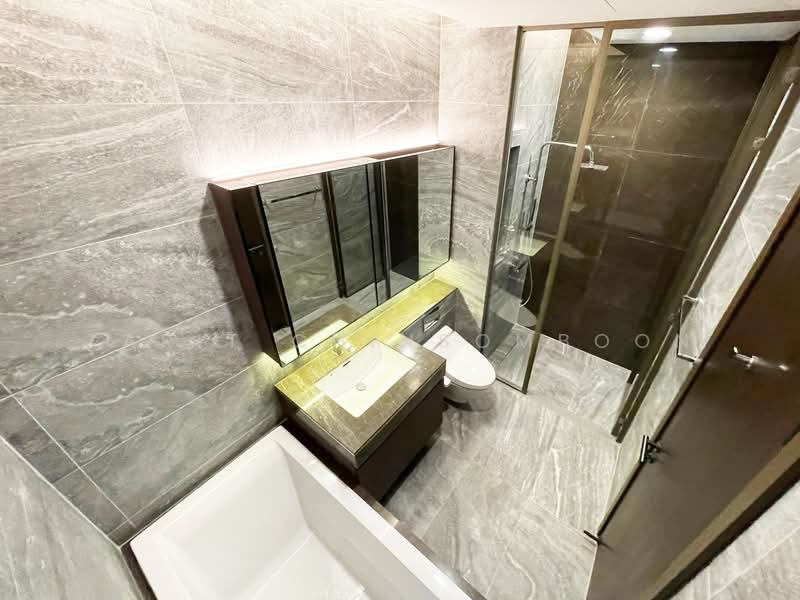 The Esse Sukhumvit 36, Bangkok, Soi Sukhumvit 36, Sukhumvit Road, Phra Kanong, Khlong Toei, Bangkok, 1 Bedroom, 43 sqm, Condo For Sale, by Tarit Chinsomboon, 500209157 - DDproperty.com