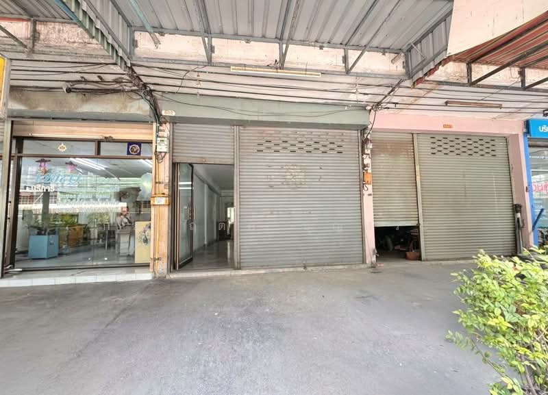 ตึกแถว 3 ชั้น มีชั้นลอย ซอยสุขุมวิท 93, Bangkok, สุขุมวิท 93, Bang Chak, Phra Khanong, Bangkok, 4 Bedrooms, 180 sqm, Townhouse For Sale, by กรกฤตย์ บุญสระ, 500209263 - DDproperty.com