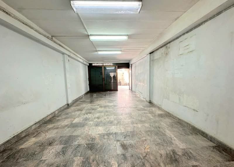 ตึกแถว 3 ชั้น มีชั้นลอย ซอยสุขุมวิท 93, Bangkok, สุขุมวิท 93, Bang Chak, Phra Khanong, Bangkok, 4 Bedrooms, 180 sqm, Townhouse For Sale, by กรกฤตย์ บุญสระ, 500209263 - DDproperty.com