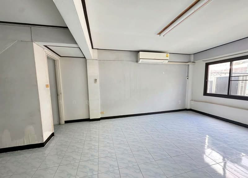 ตึกแถว 3 ชั้น มีชั้นลอย ซอยสุขุมวิท 93, กรุงเทพ, สุขุมวิท 93, บางจาก, พระโขนง, กรุงเทพ, 180 ตร.ม., ทาวน์เฮ้าส์ ขาย, โดย กรกฤตย์ บุญสระ, 500209263 - DDproperty.com