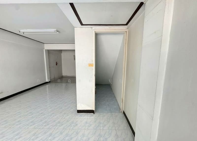 ตึกแถว 3 ชั้น มีชั้นลอย ซอยสุขุมวิท 93, Bangkok, สุขุมวิท 93, Bang Chak, Phra Khanong, Bangkok, 4 Bedrooms, 180 sqm, Townhouse For Sale, by กรกฤตย์ บุญสระ, 500209263 - DDproperty.com