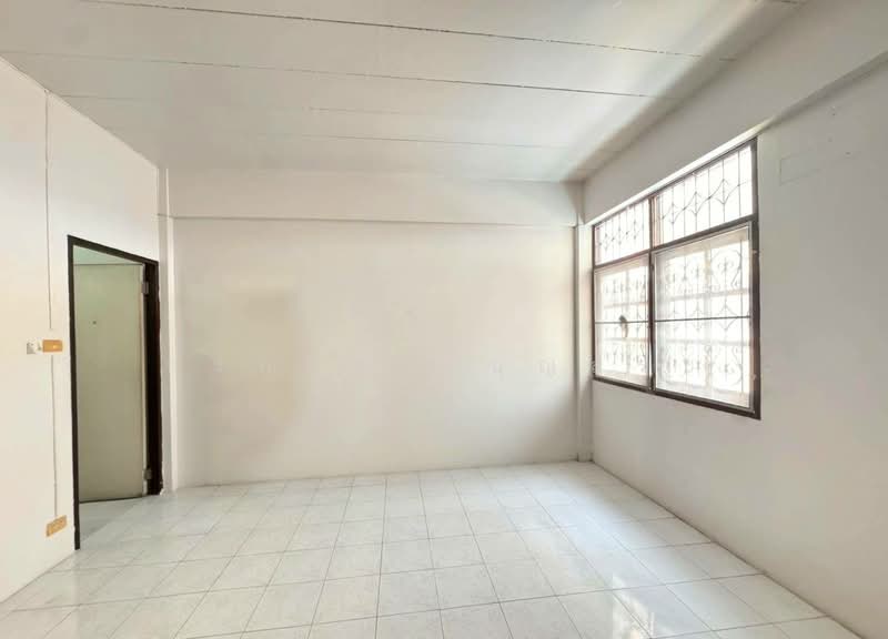 ตึกแถว 3 ชั้น มีชั้นลอย ซอยสุขุมวิท 93, Bangkok, สุขุมวิท 93, Bang Chak, Phra Khanong, Bangkok, 4 Bedrooms, 180 sqm, Townhouse For Sale, by กรกฤตย์ บุญสระ, 500209263 - DDproperty.com