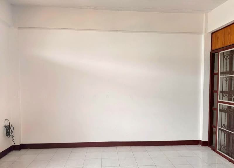 ตึกแถว 3 ชั้น มีชั้นลอย ซอยสุขุมวิท 93, Bangkok, สุขุมวิท 93, Bang Chak, Phra Khanong, Bangkok, 4 Bedrooms, 180 sqm, Townhouse For Sale, by กรกฤตย์ บุญสระ, 500209263 - DDproperty.com