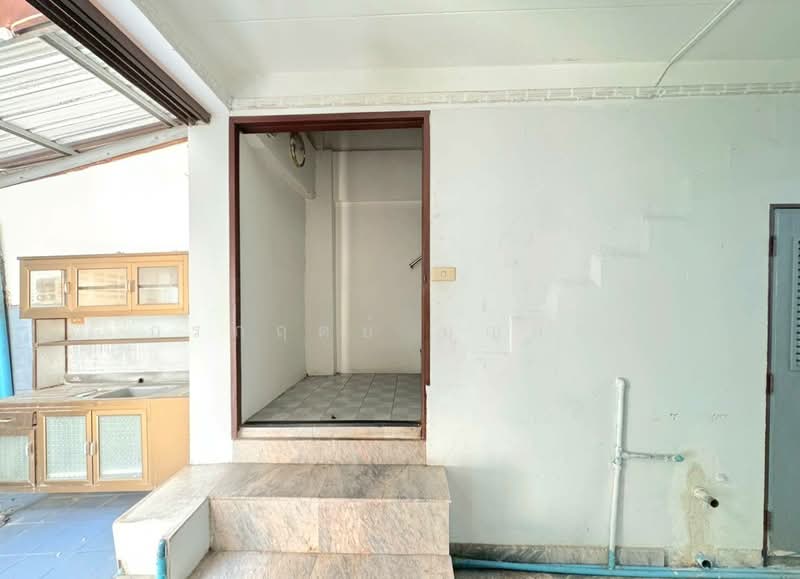 ตึกแถว 3 ชั้น มีชั้นลอย ซอยสุขุมวิท 93, Bangkok, สุขุมวิท 93, Bang Chak, Phra Khanong, Bangkok, 4 Bedrooms, 180 sqm, Townhouse For Sale, by กรกฤตย์ บุญสระ, 500209263 - DDproperty.com