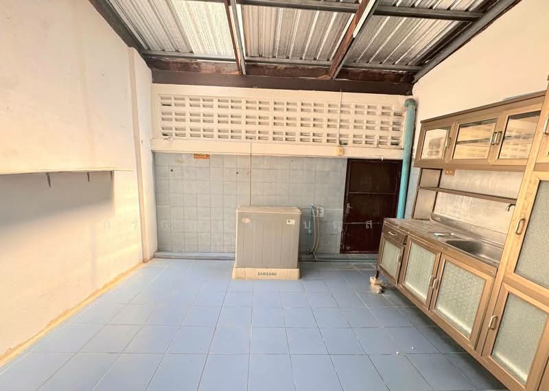 ตึกแถว 3 ชั้น มีชั้นลอย ซอยสุขุมวิท 93, Bangkok, สุขุมวิท 93, Bang Chak, Phra Khanong, Bangkok, 4 Bedrooms, 180 sqm, Townhouse For Sale, by กรกฤตย์ บุญสระ, 500209263 - DDproperty.com