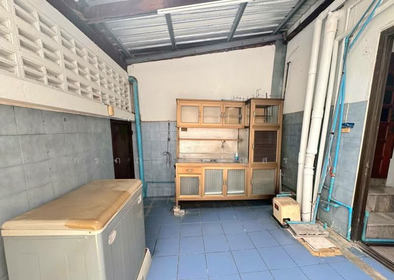 ตึกแถว 3 ชั้น มีชั้นลอย ซอยสุขุมวิท 93, Bangkok, สุขุมวิท 93, Bang Chak, Phra Khanong, Bangkok, 4 Bedrooms, 180 sqm, Townhouse For Sale, by กรกฤตย์ บุญสระ, 500209263 - DDproperty.com