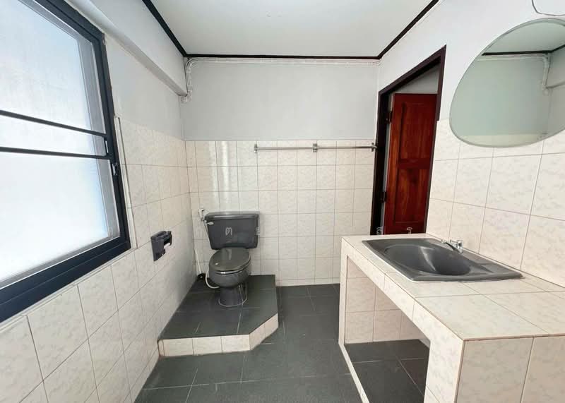 ตึกแถว 3 ชั้น มีชั้นลอย ซอยสุขุมวิท 93, Bangkok, สุขุมวิท 93, Bang Chak, Phra Khanong, Bangkok, 4 Bedrooms, 180 sqm, Townhouse For Sale, by กรกฤตย์ บุญสระ, 500209263 - DDproperty.com