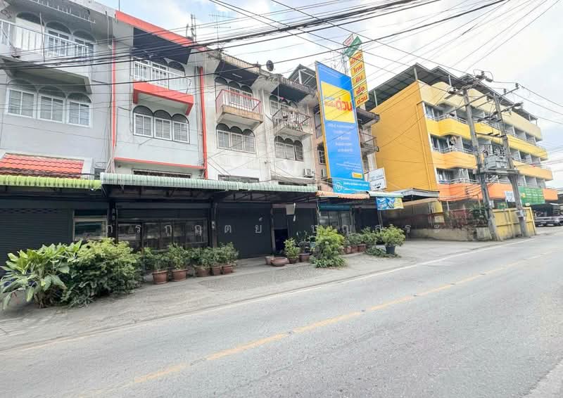 ตึกแถว 3 ชั้น มีชั้นลอย ซอยสุขุมวิท 93, Bangkok, สุขุมวิท 93, Bang Chak, Phra Khanong, Bangkok, 4 Bedrooms, 180 sqm, Townhouse For Sale, by กรกฤตย์ บุญสระ, 500209263 - DDproperty.com