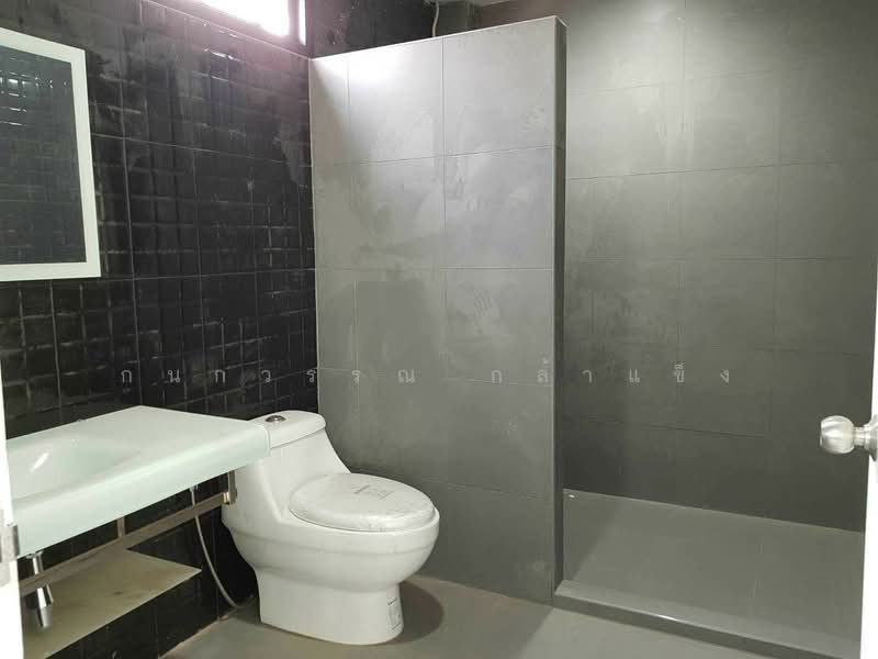 Commercial building Sukhumvit50, Bangkok, Phra Kanong, Khlong Toei, Bangkok, 4 Bedrooms, 350 sqm, Townhouse For Rent, by Kanokwan Klakhaeng, 500209365 - DDproperty.com