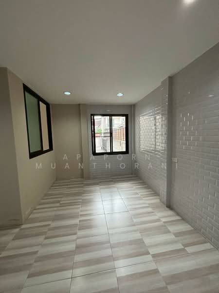 ขายบ้านเดี่ยว หมู่บ้าน มัณฑิตาดีไลท์ นครปฐม ราคาถูกที่สุดในหมู่บ้าน, นครปฐม, โพรงมะเดื่อ, เมืองนครปฐม, นครปฐม, 278 ตร.ม., บ้านเดี่ยว ขาย, โดย Apaporn Muanthorani, 500209374 - DDproperty.com