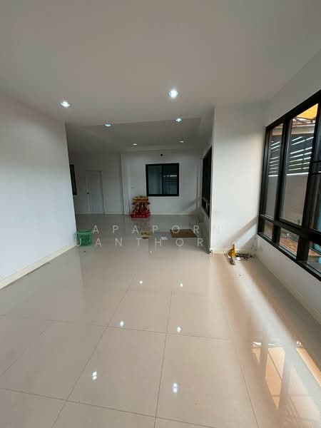 ขายบ้านเดี่ยว หมู่บ้าน มัณฑิตาดีไลท์ นครปฐม, Nakhon Pathom, Phrong Ma Dua, Muang Nakhon Pathom, Nakhon Pathom, 3 Bedrooms, 278 sqm, Single Detached House For Sale, by Apaporn Muanthorani, 500209374 - DDproperty.com