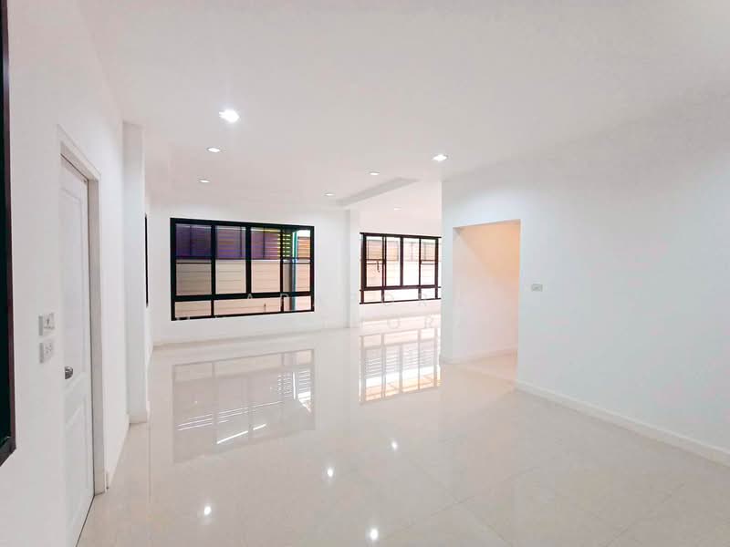 🏠ขายบ้านเดี่ยว หมู่บ้าน มัณฑิตาดีไลท์ นครปฐม ราคาถูกที่สุดในหมู่บ้านคุ้มมาก ✨🎉, Nakhon Pathom, Phrong Ma Dua, Muang Nakhon Pathom, Nakhon Pathom, 3 Bedrooms, 278 sqm, Single Detached House For Sale, by Apaporn Muanthorani, 500209374 - DDproperty.com