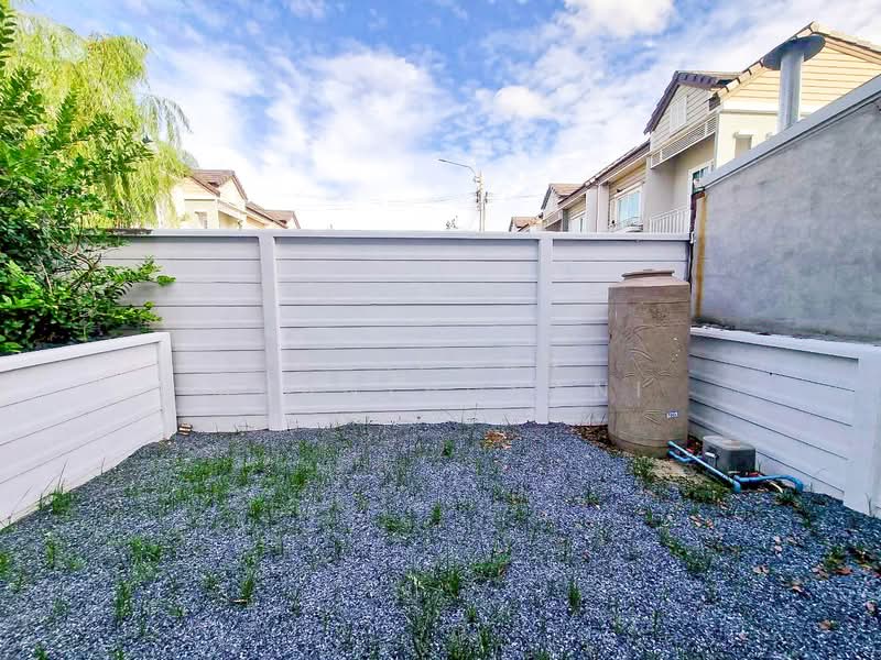 ✨ บ้านเดี่ยว 2 ชั้น ทำเลดี ใกล้รถไฟฟ้าสถานีคลองบางไผ่ พร้อมสิ่งอำนวยความสะดวกครบครัน เหมาะครอบครัว, นนทบุรี, ไทรน้อย, ไทรน้อย, นนทบุรี, 177 ตร.ม., ทาวน์เฮ้าส์ ขาย, โดย Apaporn Muanthorani, 500209391 - DDproperty.com