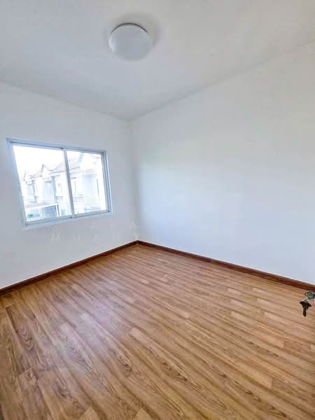 ✨ บ้านเดี่ยว 2 ชั้น ทำเลดี ใกล้รถไฟฟ้าสถานีคลองบางไผ่ พร้อมสิ่งอำนวยความสะดวกครบครัน เหมาะครอบครัว, Nonthaburi, Sai Noi, Sai Noi, Nonthaburi, 3 Bedrooms, 177 sqm, Townhouse For Sale, by Apaporn Muanthorani, 500209391 - DDproperty.com