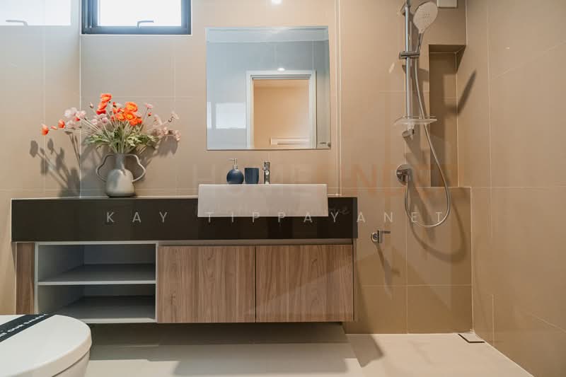 AVIAN Srinakarin-Krungthepkreetha, Bangkok, Srinagarindra - Rom Klao Rd, Saphan Sung, Saphan Sung, Bangkok, 4 Bedrooms, 296 sqm, Townhouse For Sale, by Kay Tippayanet, 500209410 - DDproperty.com