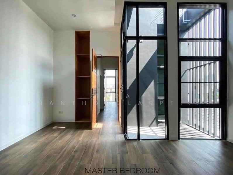 For rent: 3-story detached house/home office on Sutthisan-Ratchada Road. Near the BTS Skytrain., Bangkok, Samsen Nai, Phaya Thai, Bangkok, , 195 sqm, Office Space For Rent, by Tida phanthonglarptawee, 500209610 - DDproperty.com