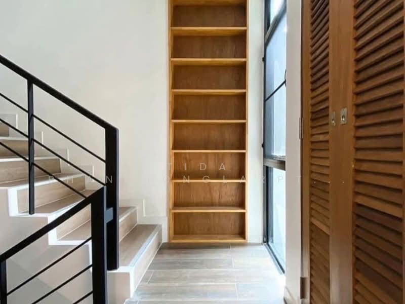 For rent: 3-story detached house/home office on Sutthisan-Ratchada Road. Near the BTS Skytrain., Bangkok, Samsen Nai, Phaya Thai, Bangkok, , 195 sqm, Office Space For Rent, by Tida phanthonglarptawee, 500209610 - DDproperty.com