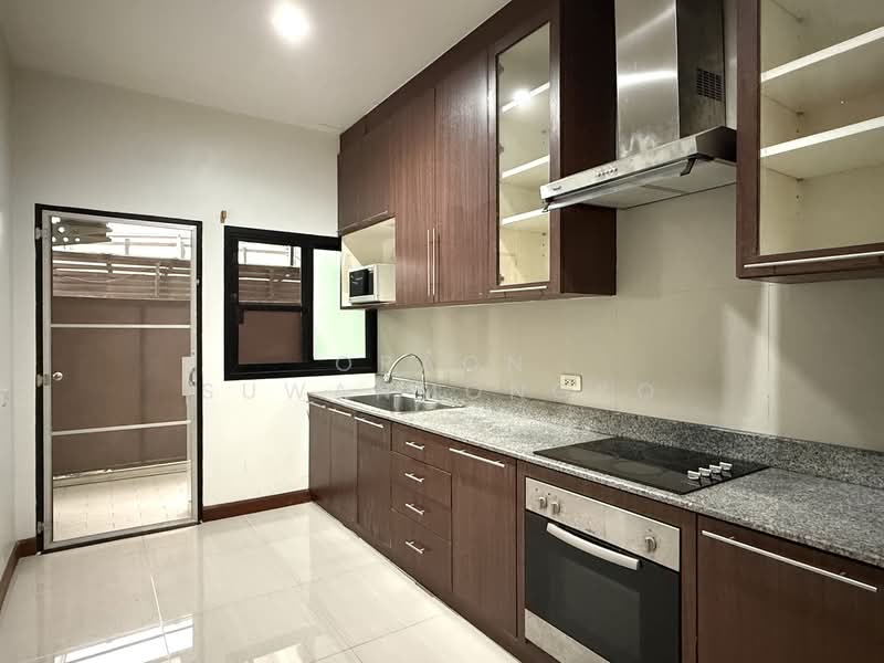 Baan Sasida, Bangkok, 19/1 Sukhumvit, Khong Tan, Khlong Toei, Bangkok, 3 Bedrooms, 250 sqm, Condo For Rent, by Oraon Suwanmongko, 500209670 - DDproperty.com