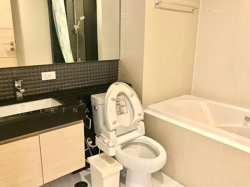 Shine@33 (formerly Triple Oaks), Bangkok, Khlong Tan Nua, Watthana, Bangkok, 2 Bedrooms, 80 sqm, Condo For Rent, by Samerjai Lertnapakriengkai, 500209689 - DDproperty.com