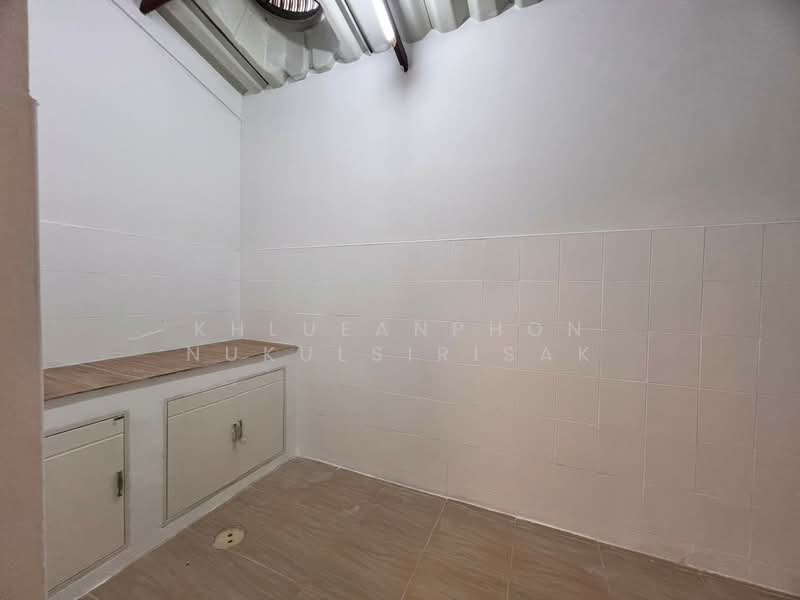 Baan Monthon 8, Bangkok, Along the Thawi Watthana canal Lak Song, Lak Song, Bang Khae, Bangkok, 4 Bedrooms, 90 sqm, Townhouse For Sale, by Khlueanphon Nukulsirisak, 500209754 - DDproperty.com