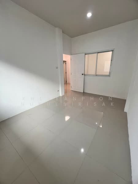 Baan Monthon 8, Bangkok, Along the Thawi Watthana canal Lak Song, Lak Song, Bang Khae, Bangkok, 4 Bedrooms, 90 sqm, Townhouse For Sale, by Khlueanphon Nukulsirisak, 500209754 - DDproperty.com