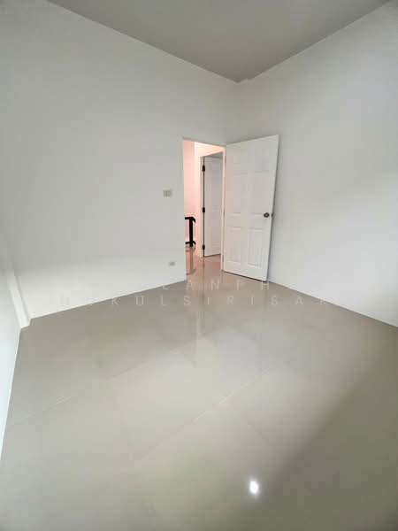 Baan Monthon 8, Bangkok, Along the Thawi Watthana canal Lak Song, Lak Song, Bang Khae, Bangkok, 4 Bedrooms, 90 sqm, Townhouse For Sale, by Khlueanphon Nukulsirisak, 500209754 - DDproperty.com