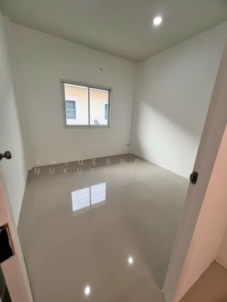 Baan Monthon 8, Bangkok, Along the Thawi Watthana canal Lak Song, Lak Song, Bang Khae, Bangkok, 4 Bedrooms, 90 sqm, Townhouse For Sale, by Khlueanphon Nukulsirisak, 500209754 - DDproperty.com