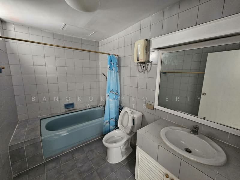 D.S. Tower 1 Sukhumvit 33, Bangkok, Soi Phrom Chit, Khlong Tan Nua, Watthana, Bangkok, 3 Bedrooms, 275 sqm, Condo For Rent, by BANGKOK PROPERTY AGENTS, 500209883 - DDproperty.com