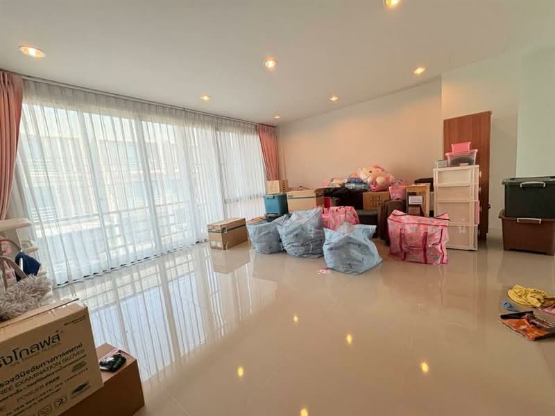 Wayra Biznet Romklao-Suvarnabhumi : เวร่า บิสเน็ท ร่มเกล้า-สุวรรณภูมิ, กรุงเทพ, 18-1 ถนนร่มเกล้า, คลองสามประเวศ, ลาดกระบัง, กรุงเทพ, 150 ตร.ม., ทาวน์เฮ้าส์ ขาย, โดย คุณ ภควัต อุณหรัตน์ (อ้น), 500209890 - DDproperty.com