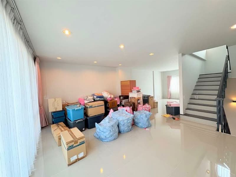 Wayra Biznet Romklao-Suvarnabhumi : เวร่า บิสเน็ท ร่มเกล้า-สุวรรณภูมิ, กรุงเทพ, 18-1 ถนนร่มเกล้า, คลองสามประเวศ, ลาดกระบัง, กรุงเทพ, 150 ตร.ม., ทาวน์เฮ้าส์ ขาย, โดย คุณ ภควัต อุณหรัตน์ (อ้น), 500209890 - DDproperty.com