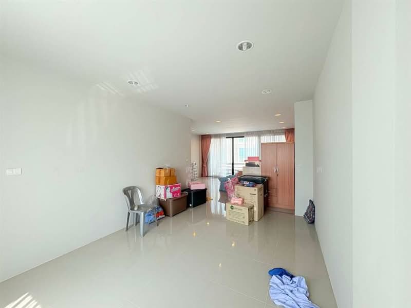 Wayra Biznet Romklao-Suvarnabhumi, Bangkok, 18-1 Romklao Road, Khlong Sam Prawet, Lat Krabang, Bangkok, 3 Bedrooms, 150 sqm, Townhouse For Sale, by คุณ ภควัต อุณหรัตน์ (อ้น), 500209890 - DDproperty.com