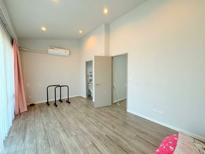 Wayra Biznet Romklao-Suvarnabhumi, Bangkok, 18-1 Romklao Road, Khlong Sam Prawet, Lat Krabang, Bangkok, 3 Bedrooms, 150 sqm, Townhouse For Sale, by คุณ ภควัต อุณหรัตน์ (อ้น), 500209890 - DDproperty.com