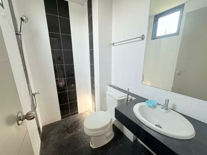 Wayra Biznet Romklao-Suvarnabhumi, Bangkok, 18-1 Romklao Road, Khlong Sam Prawet, Lat Krabang, Bangkok, 3 Bedrooms, 150 sqm, Townhouse For Sale, by คุณ ภควัต อุณหรัตน์ (อ้น), 500209890 - DDproperty.com