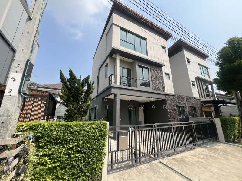 ขาย บ้านกลางเมือง The Edition สุขสวัสดิ์-พระราม3 ราคาถูกที่สุดในหมู่บ้าน, Bangkok, Thung Khru, Thung Khru, Bangkok, 4 Bedrooms, 220 sqm, Semi-Detached House (Twin House) For Sale, by Apaporn Muanthorani, 500210040 - DDproperty.com