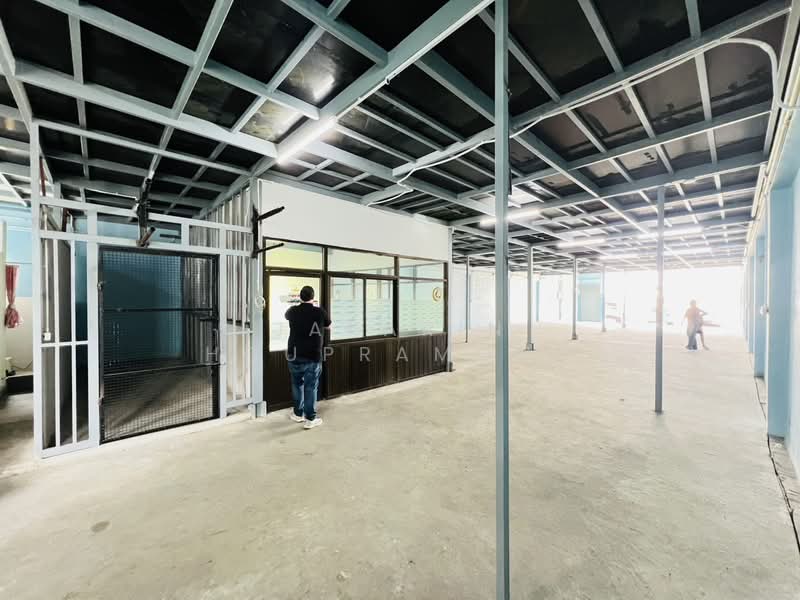 ให้เช่าโกดัง ลาดหลุมแก้ว ปทุมธานี โกดัง 2 ชั้น 420 ตรม ใกล้ถนนกาญจนา, Pathum Thani, Lat Lum Kaeo, Lat Lum Kaeo, Pathum Thani, , 420 sqm, Warehouse/Factory For Rent, by Jakarin Houpramong, 500210061 - DDproperty.com