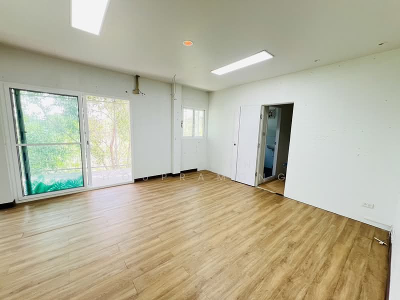 ให้เช่าโกดัง ลาดหลุมแก้ว ปทุมธานี โกดัง 2 ชั้น 420 ตรม ใกล้ถนนกาญจนา, ปทุมธานี, ลาดหลุมแก้ว, ลาดหลุมแก้ว, ปทุมธานี, 420 ตร.ม., โกดัง-โรงงาน ให้เช่า, โดย Jakarin Houpramong, 500210061 - DDproperty.com