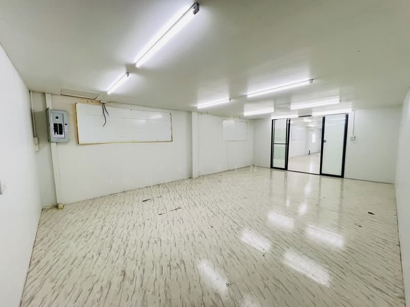 ให้เช่าโกดัง ลาดหลุมแก้ว ปทุมธานี โกดัง 2 ชั้น 420 ตรม ใกล้ถนนกาญจนา, ปทุมธานี, ลาดหลุมแก้ว, ลาดหลุมแก้ว, ปทุมธานี, 420 ตร.ม., โกดัง-โรงงาน ให้เช่า, โดย Jakarin Houpramong, 500210061 - DDproperty.com