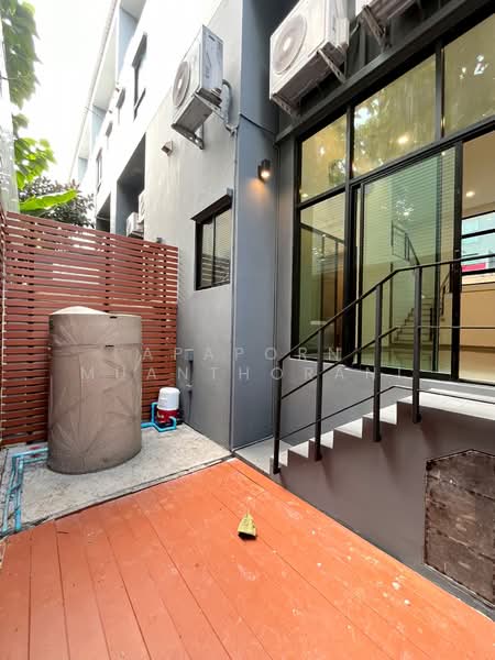 ðĄāļāđāļēāļāļŦāļĢāļđāļāļĢāđāļāļĄāļāļĒāļđāđ Arden āļāļąāļāļāļēāļāļēāļĢ Townhome āđāļāļĩāļĒāļāļŠāļāļāđāļāļāļĨāļēāļāđāļĄāļ·āļāļ 10 āļāļēāļāļĩ āļāļķāļāļāļāļāļŦāļĨāđāļ, āļāļĢāļļāļāđāļāļ, āļŠāļ§āļāļŦāļĨāļ§āļ, āļŠāļ§āļāļŦāļĨāļ§āļ, āļāļĢāļļāļāđāļāļ, 185 āļāļĢ.āļĄ., āļāļēāļ§āļāđāđāļŪāđāļēāļŠāđ āļāļēāļĒ, āđāļāļĒ Apaporn Muanthorani, 500210070 - DDproperty.com