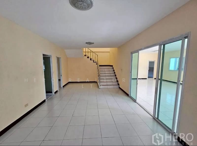 For rent Factory 875 sqm in Khlong Maduea Krathum Baen Samut Sakhon HRE00477, สมุทรสาคร, คลองมะเดื่อ, กระทุ่มแบน, สมุทรสาคร, 875 ตร.ม., โกดัง-โรงงาน ให้เช่า, โดย Hero Realtor Co., Ltd., 500210149 - DDproperty.com