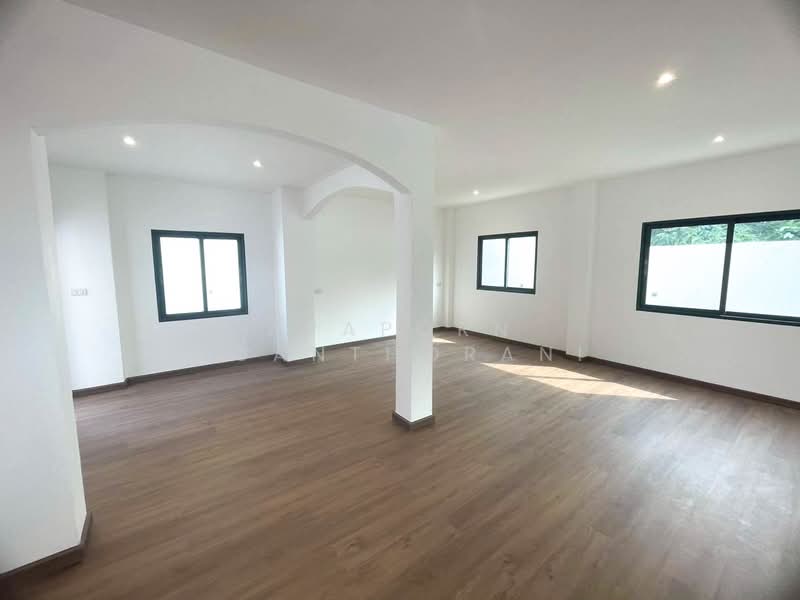 🔥 คุ้มจนต้องรีบจอง! บ้านเดี่ยวใหม่ ลาดพร้าว 117 ทำเลดี ราคาต่ำกว่าประเมิน เพียง 9.99 ล้านบาท!หรูหรา, Bangkok, Khlong Chan, Bang Kapi, Bangkok, 3 Bedrooms, 210 sqm, Single Detached House For Sale, by Apaporn Muanthorani, 500210184 - DDproperty.com