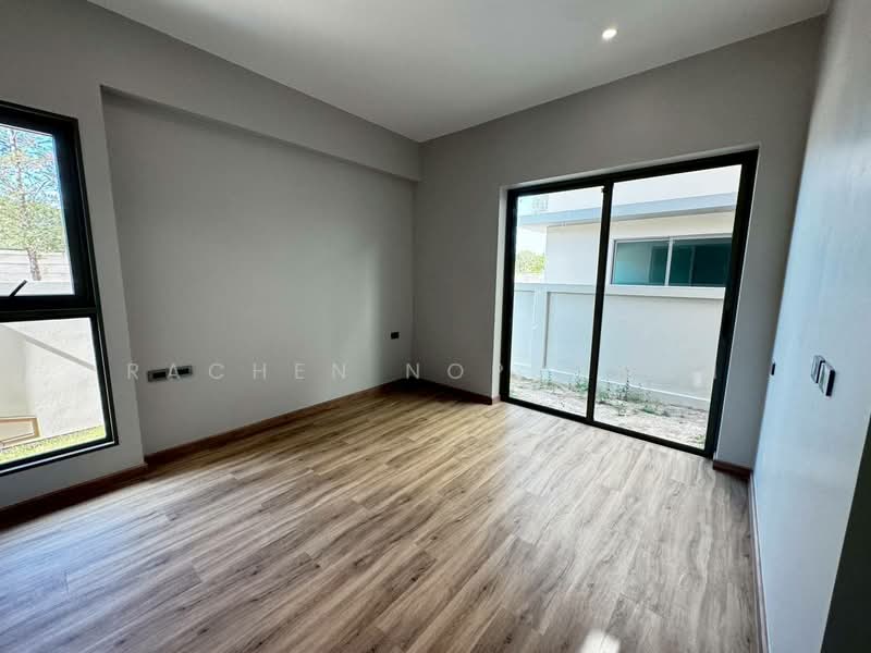 For Sale - Luxury 2-story detached house for sale in a gated community near Prince of Songkla University. 60 sq, Songkhla