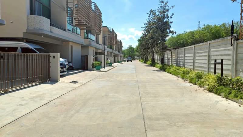 For Sale - Luxury 2-story detached house for sale in a gated community near Prince of Songkla University. 60 sq, Songkhla