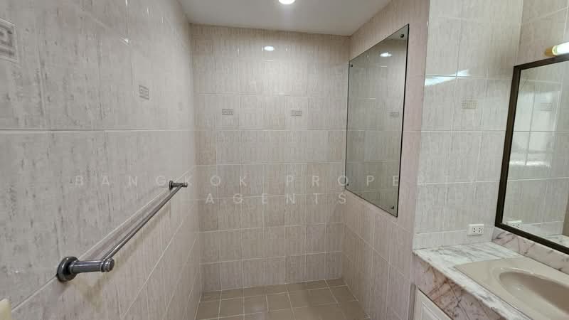 Ruamsuk Condominium, Bangkok, 12 Soi Athakravi, Khong Tan, Khlong Toei, Bangkok, 3 Bedrooms, 316 sqm, Condo For Rent, by BANGKOK PROPERTY AGENTS, 500210204 - DDproperty.com